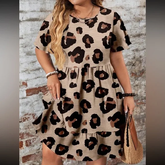 Plus Size Leopard Print Short Sleeve Dress - Picture 4 of 6